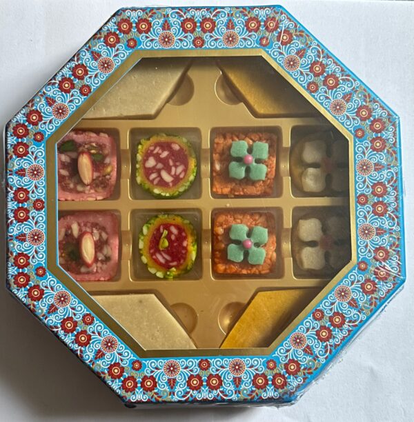 Assorted Sweets Gift Box 50100